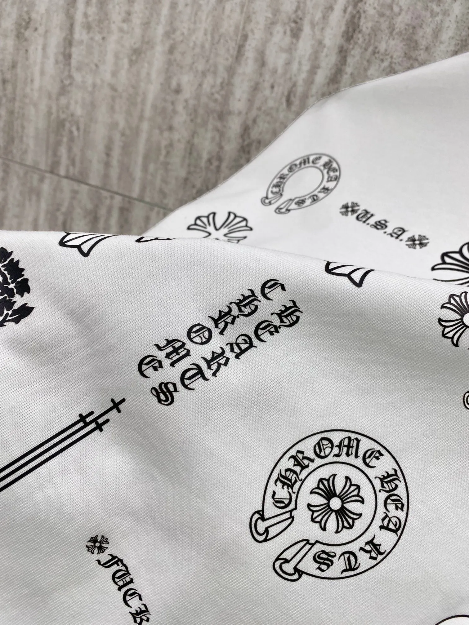 2026ss ， logo 32 𝐂𝐎𝐋𝐎𝐔𝐑：White Black 𝐒𝐈𝐙𝐄：S m L XL 110